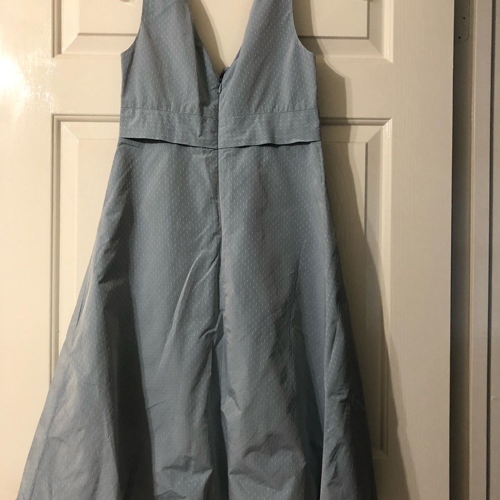 Cute dress.